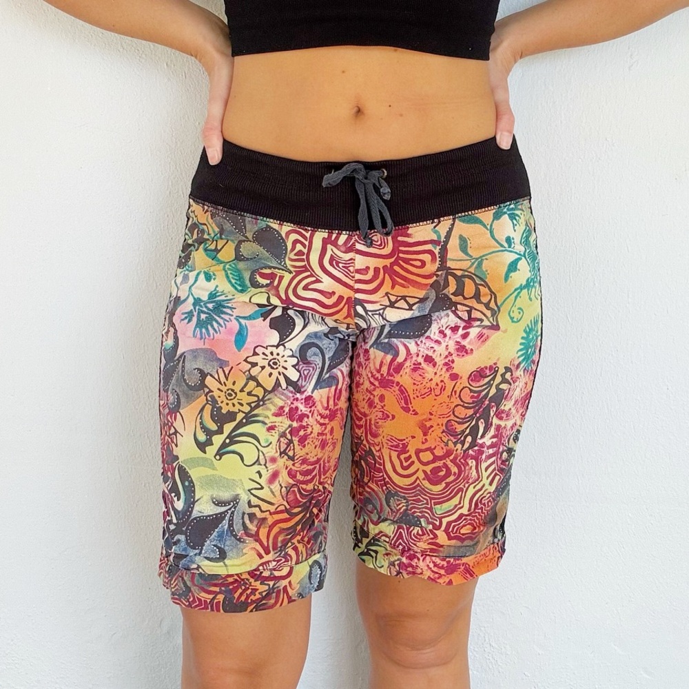 Nilla Shields colorful rainbow floral cotton drawstring Bermuda shorts small - Picture 2 of 10